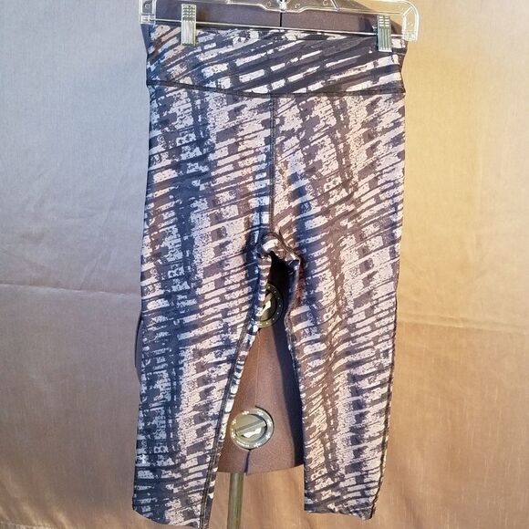 UNDER ARMOUR Capri Athletic Pants S/M - Picture 1 of 5